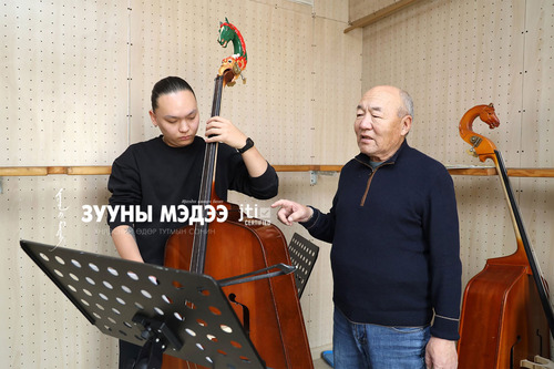 Контрабассыг хөгжүүлж, их хуурын мэргэжлийн сургалтыг үндэслэсэн гавьяат Л.Баасанхүү